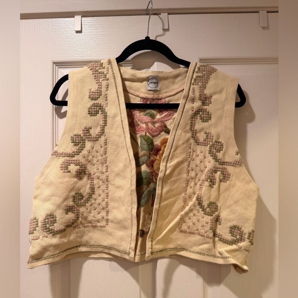 Embroidered Cream Vest - Picture 3 of 5